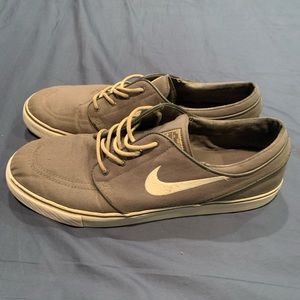 Nike Janoski size 12.